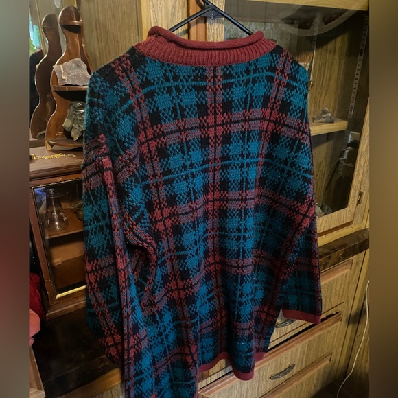 Vintage Christmas sweater vibes! - Picture 3 of 4